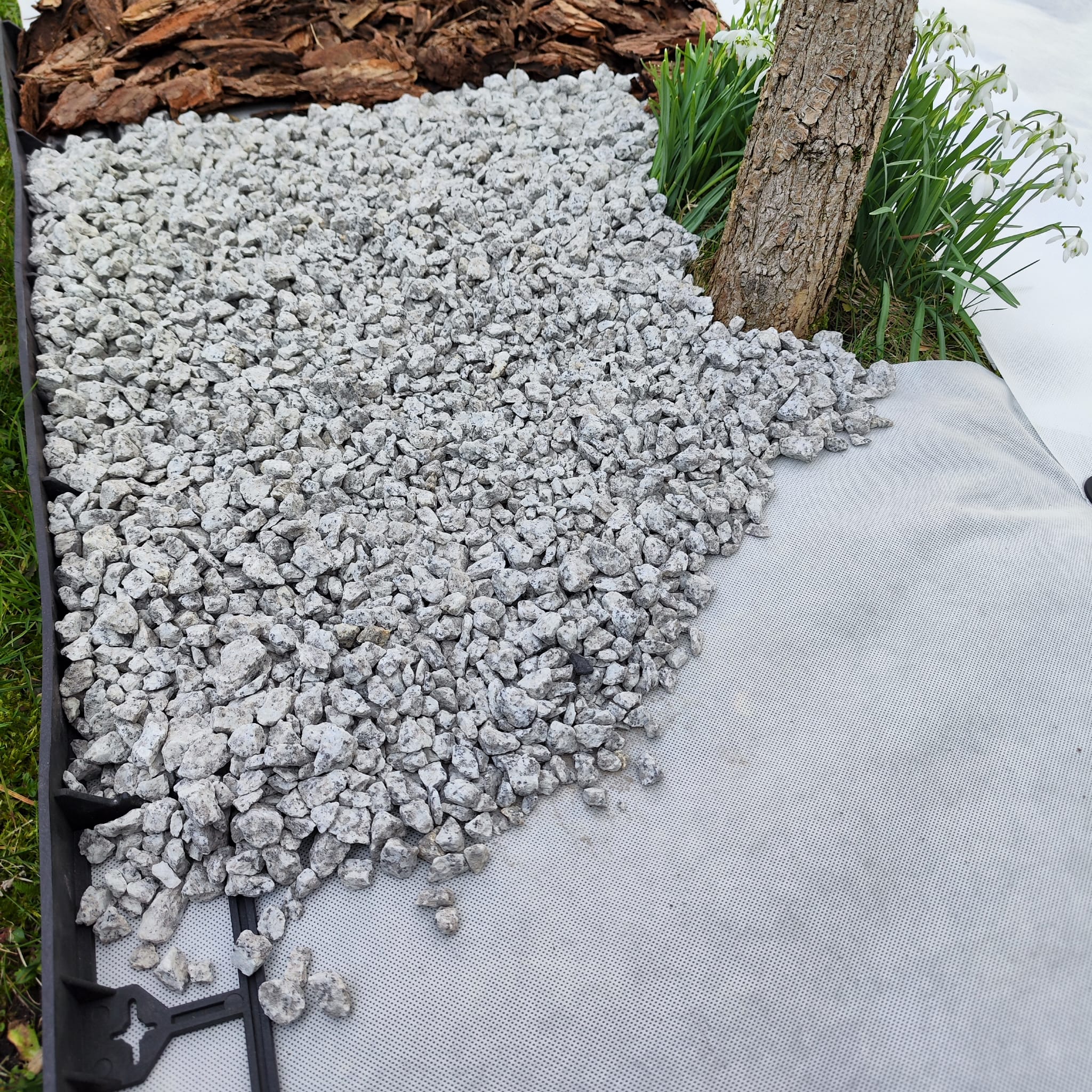 Unkrautvlies 80 g/m² in Schwarz, Weiß und Braun Umweltfreundlich, Wasserdurchlässig & Ideal für Garten & Terrasse