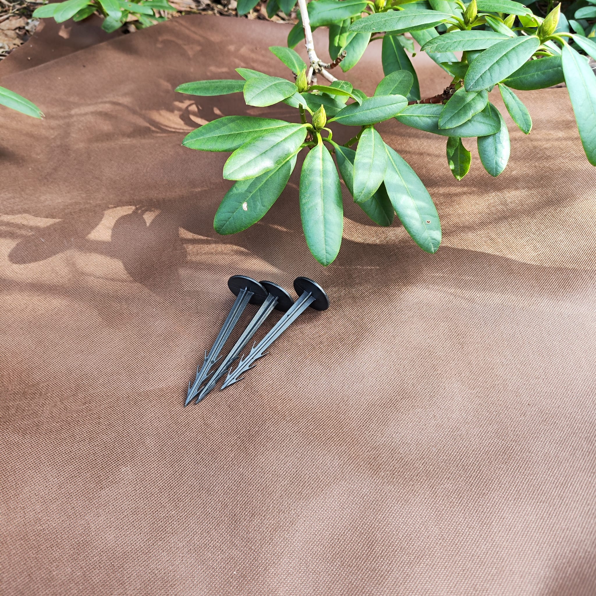 Unkrautvlies 80 g/m² in Schwarz, Weiß und Braun Umweltfreundlich, Wasserdurchlässig & Ideal für Garten & Terrasse